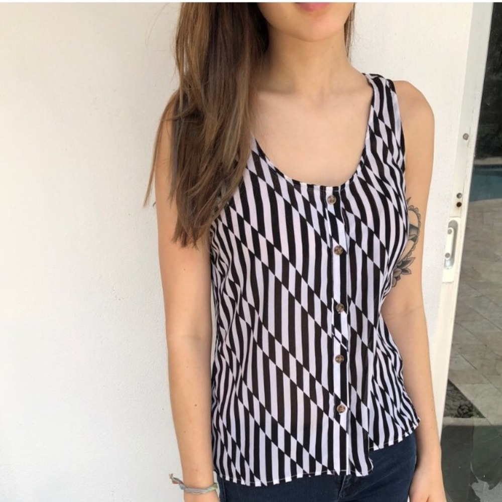 Black and white Volcom tank